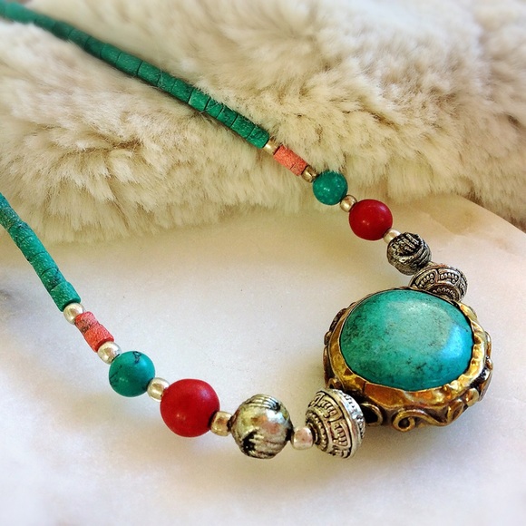 BOHO Necklace w Large Turquoise Pendant - Picture 4 of 8